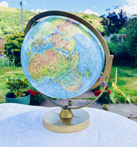 Globo terrestre vintage metà